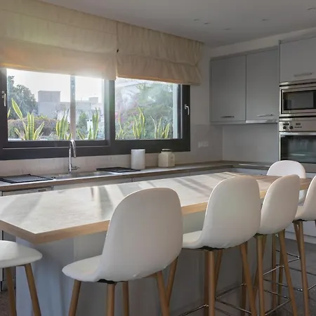 Luxury In Center Of Agioi Theodoroi Villa *