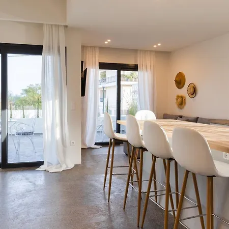 Luxury In Center Of Agioi Theodoroi Villa *