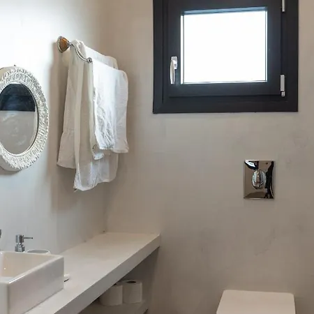 Villa Luxury In Center Of Agioi Theodoroi *