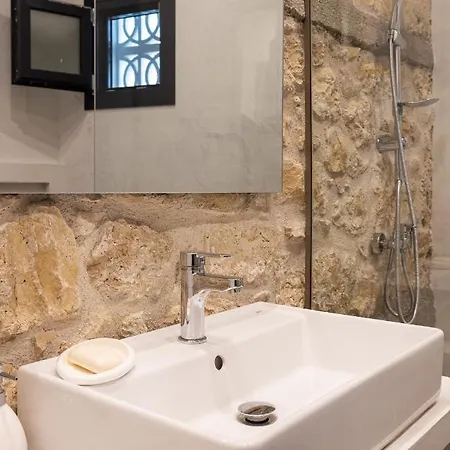 Luxury In Center Of Agioi Theodoroi Villa
